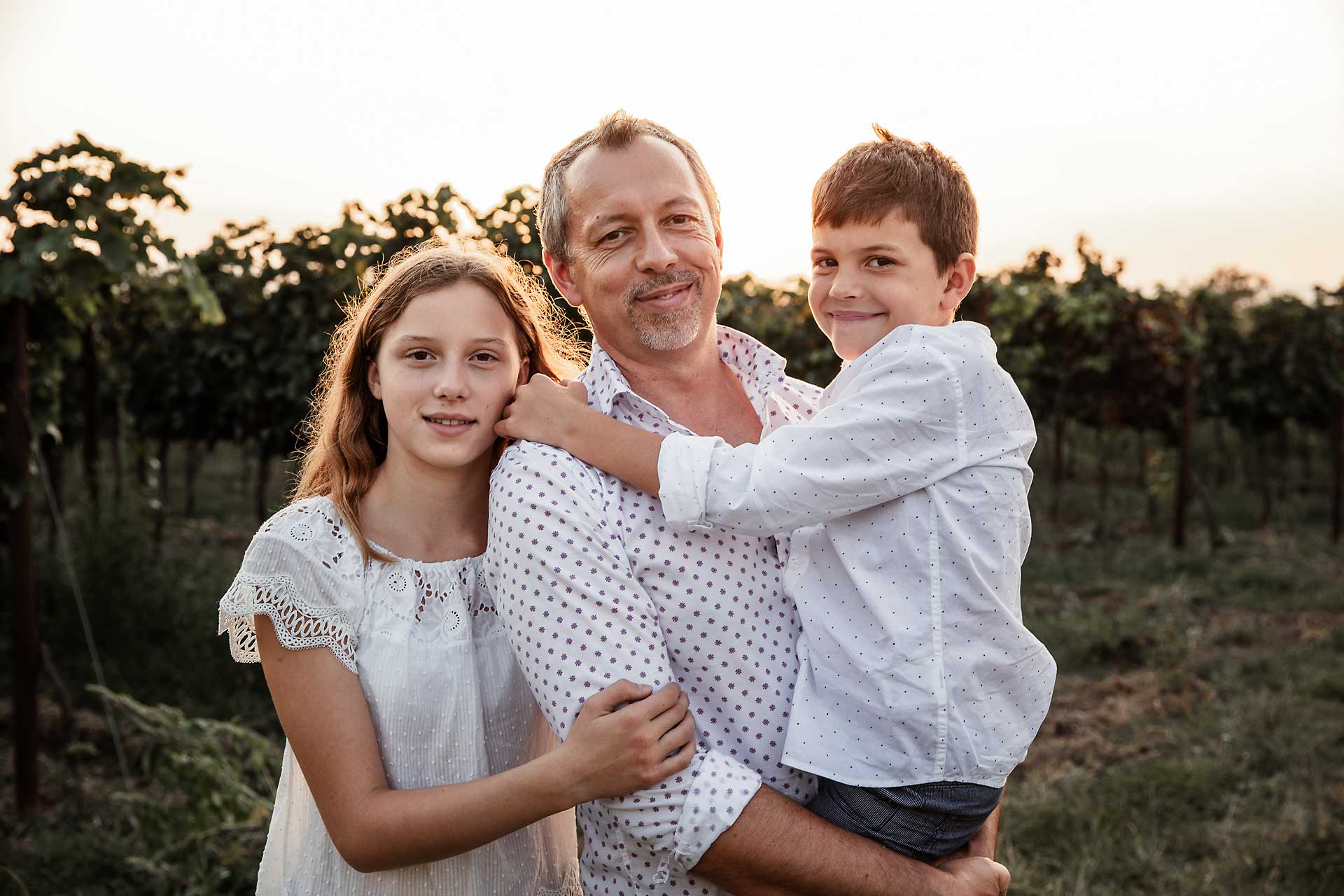 Weingut Ernst Semmler - Familie im Weingarten