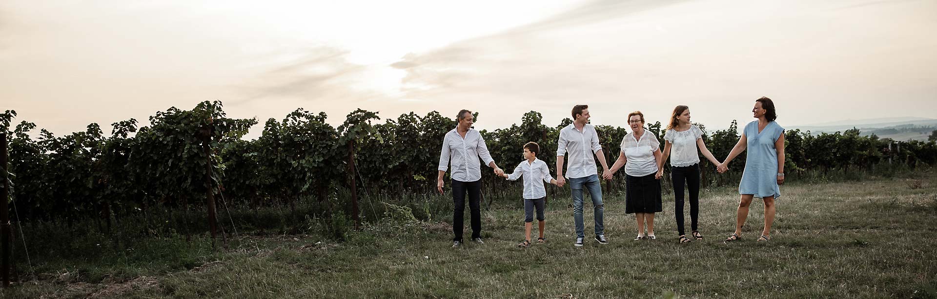 Weingut Ernst Semmler - Familie im Weingarten