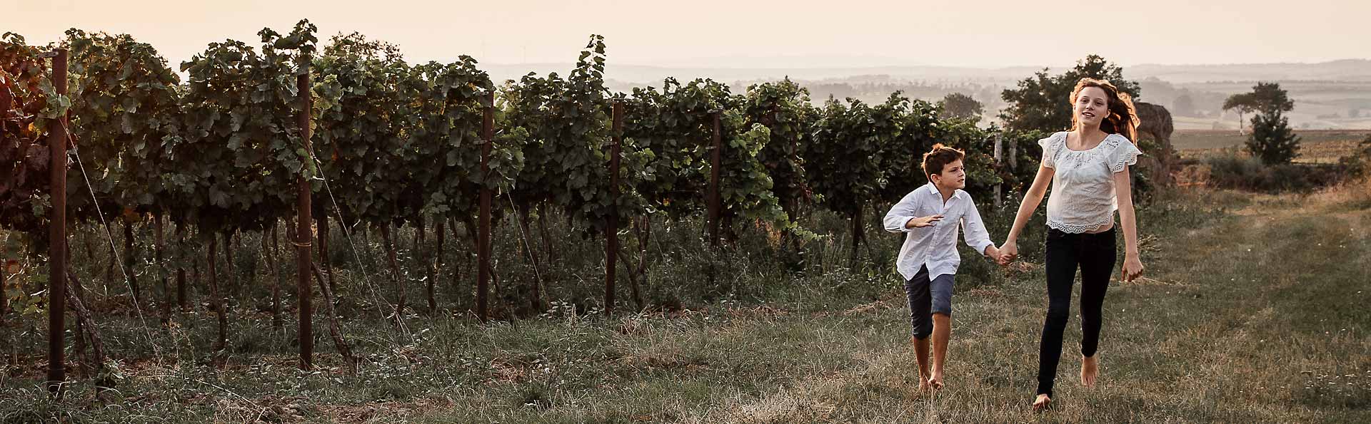 Weingut Ernst Semmler - Kinder im Weingarten